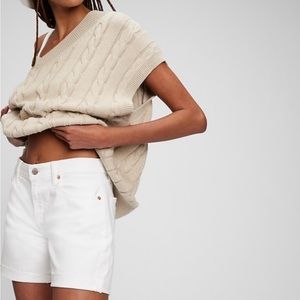 GAP 5” Mid Rise Girlfriend Denim Shorts with Washwell